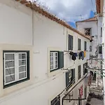 Fancy Alfama Apartment By Lovelystay